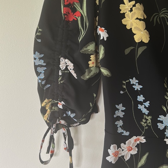 Topshop wrap blouse in black floral with detail sleeves. Size 2 EUC - Picture 3 of 6